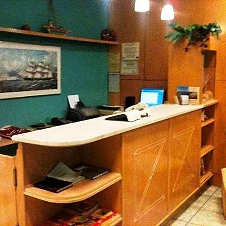 Avra Hotel 2*