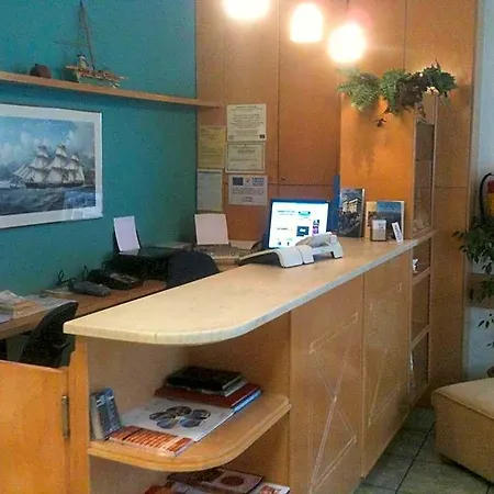 Hotel Avra 2*