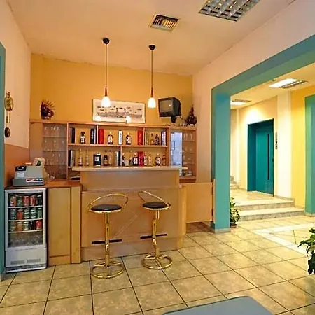 Hotel Avra 2*
